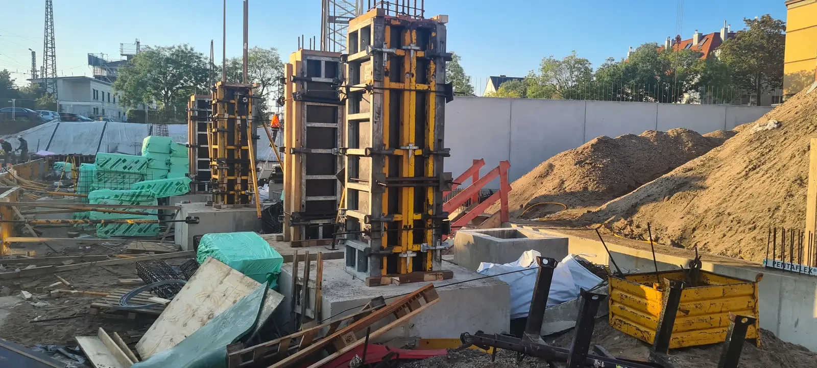 Stützenschalung auf der Baustelle – ES Bauvision