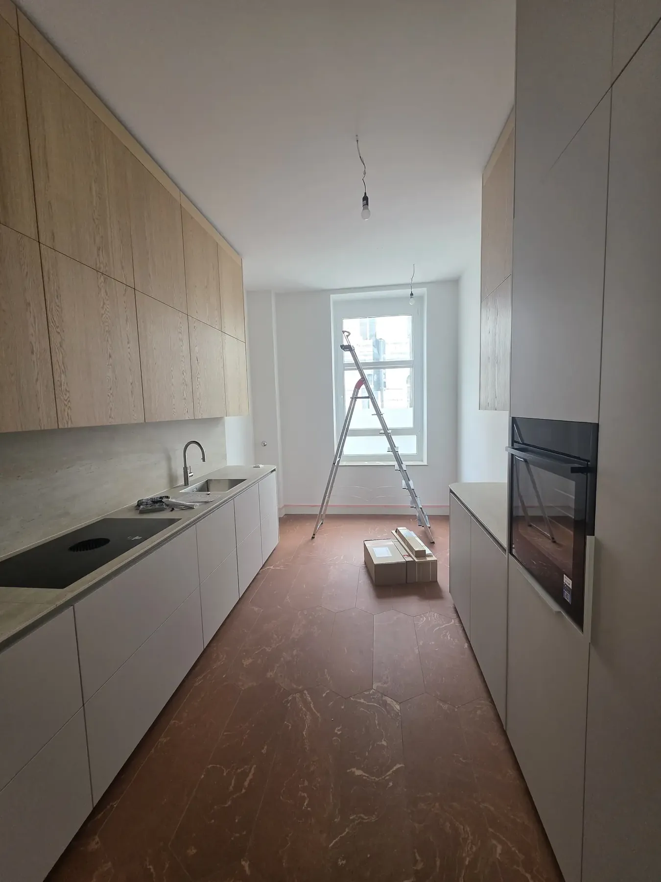 Moderne Küche nach dem Innenausbau – ES Bauvision