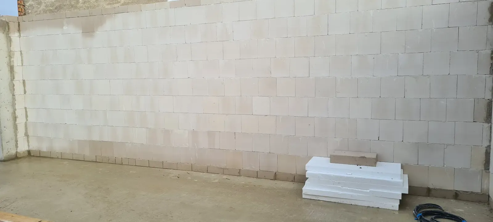 Innenwand aus Mauerwerk im Rohbau – ES Bauvision